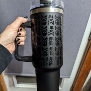 Skull tumbler 40oz